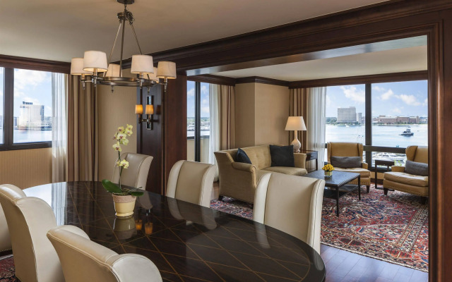 Sheraton Norfolk Waterside Hotel