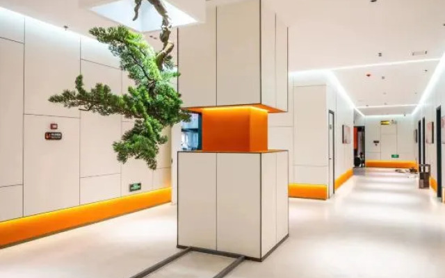 RICH International Hotel