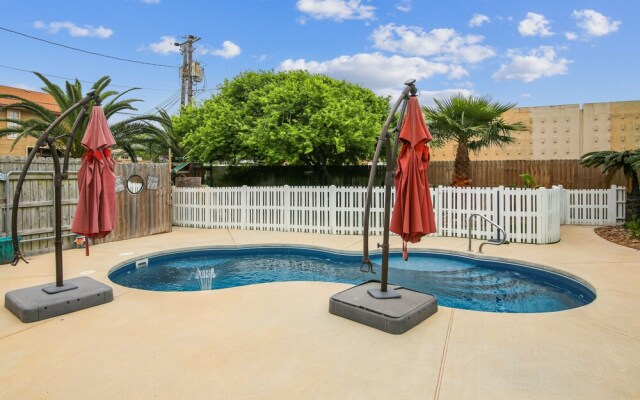 The Turquoise Turtle 4 Bedroom Home