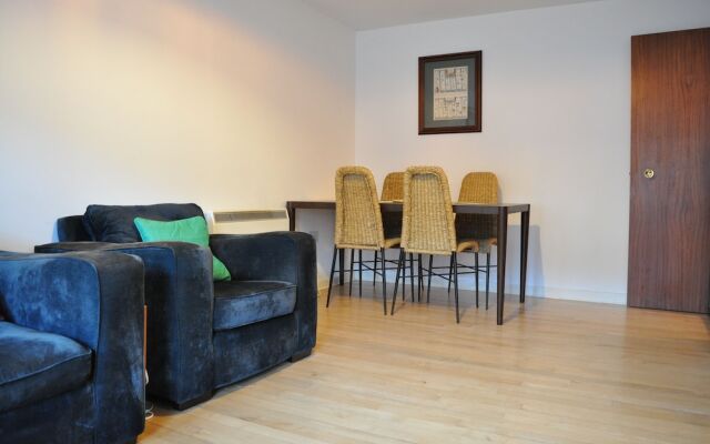 Central 1 Bedroom Apartment With Parking