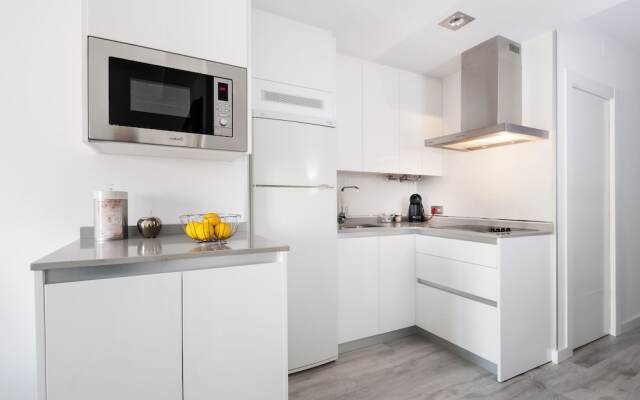 Stylish 2 Bd Apartm Perfectly Located & Parking Amira