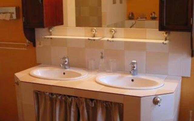 Gite Vaucluse, Chambre D'hotes Vaucluse: Le Mas De Miejour