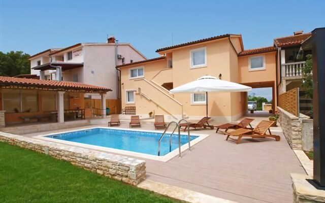 Holiday House Stinjan Licardo