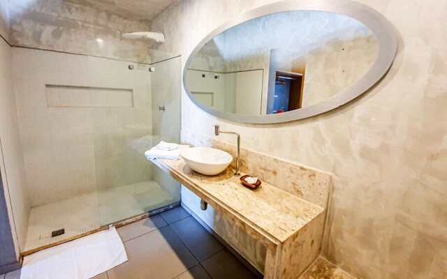 Cocoon Hotel & Lounge
