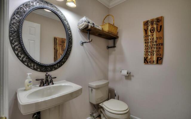 5Bedrooms*4KING BEDS*OUTSTANDING LOCATION*HotTub*