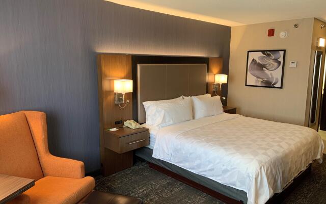 Holiday Inn & Suites Chicago-Carol Stream (Wheaton)