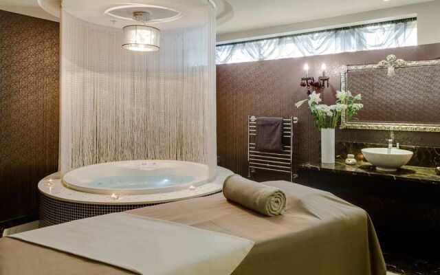 African Pride 15 On Orange Hotel