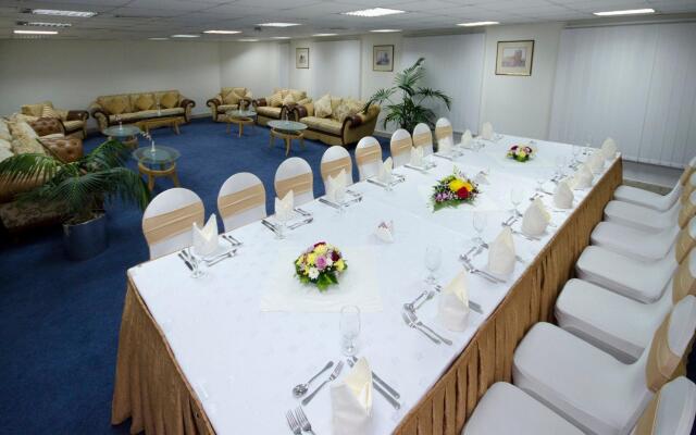 Al Bustan Center & Residence Hotel