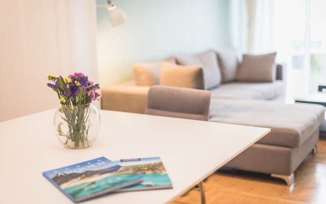 Adelos City apartment next to Academy