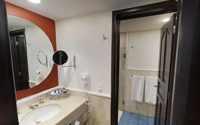 Beautiful Studio JR Suite in Downtown Cabo