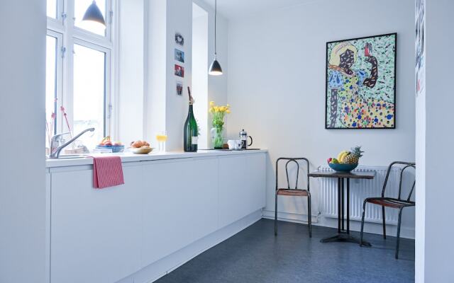 Beautiful 2-Bedroom Apartment with Designers Furniture in Downtown Copenhagen