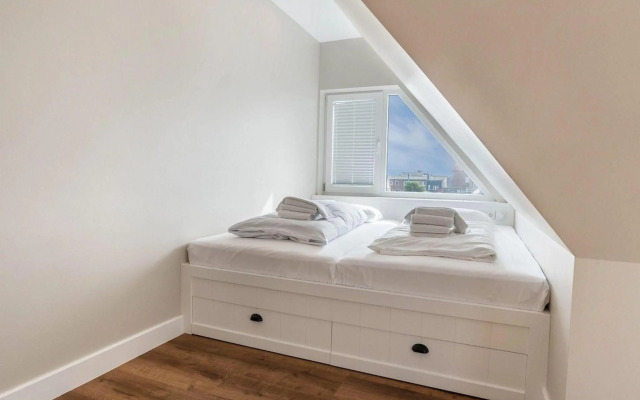 Hochwertig möblierte 2-Zimmer-Wohnung mit Balkon