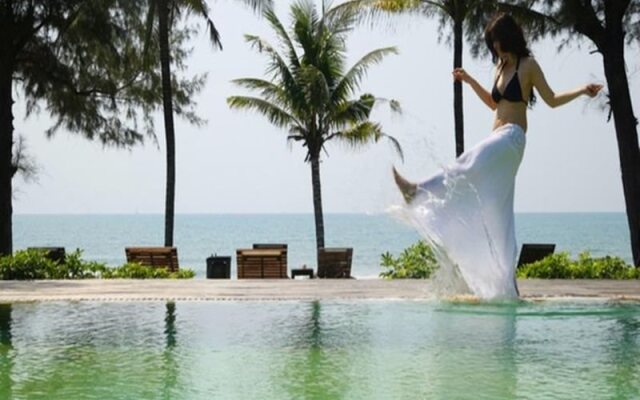 Chivaree Hotel And Resort