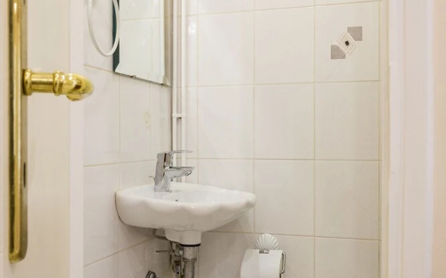 Classy 2 bedroom apartment near Acropolis & Metro