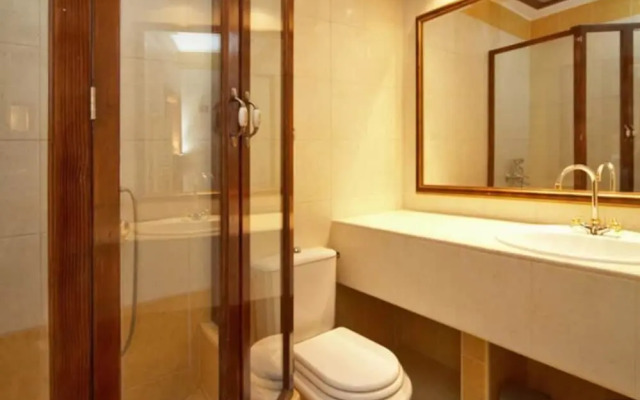 House Rilovic - Two Bedroom House With Swimming Pool and Jacuzzi