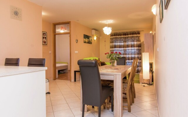 Comfortable Apartment in Zadar With TV