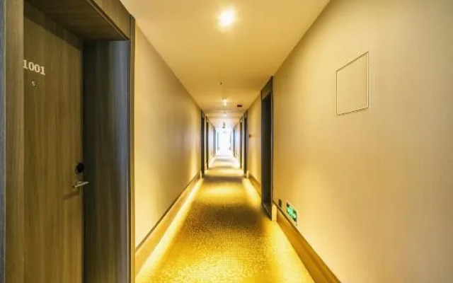 Qingdao Yingshi Hotel