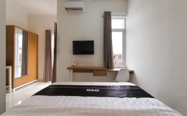 Super OYO Collection O 90023 Damar Kusumo Guest House