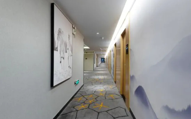 Xinyi Selection Hotel (Shenzhen Dongmen Store)