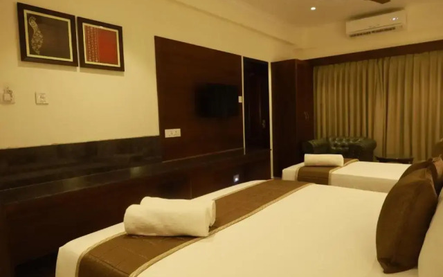 Hotel Comorin Grand