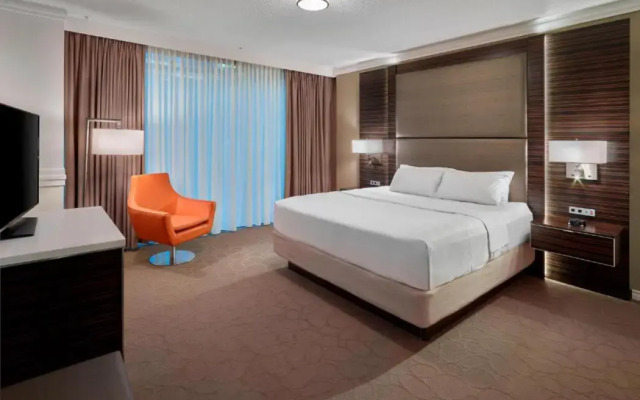 Delta Hotels by Marriott Edmonton Centre Suites