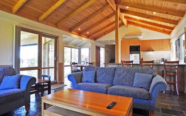 Archies Beachside Abode - Pet Friendly (Outside Only)