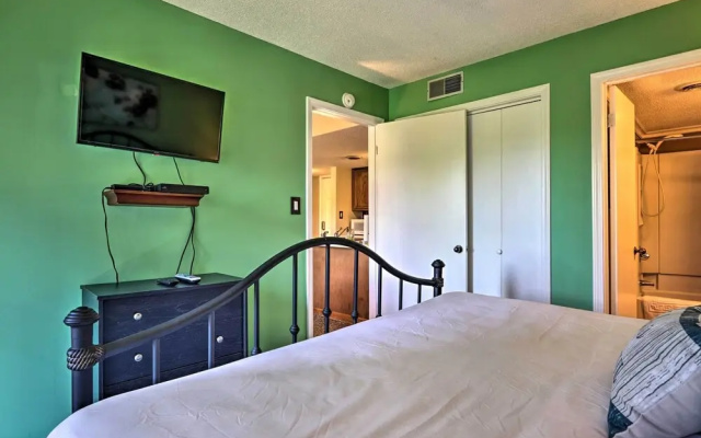 Condo w/ Pool & Grill Access ~ 4 Mi to Gatlinburg!
