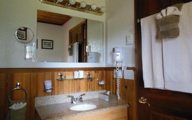 Blue Grouse Country Inn Bed & Breakfast