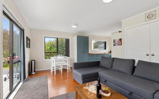 Pipi Cabin - Mangawhai Village Bach