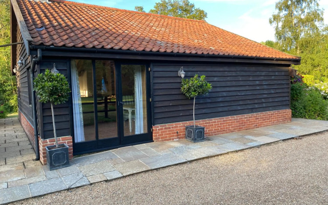 Brundish, Suffolk Barn, 2 Bed Idyllic 6 Acres