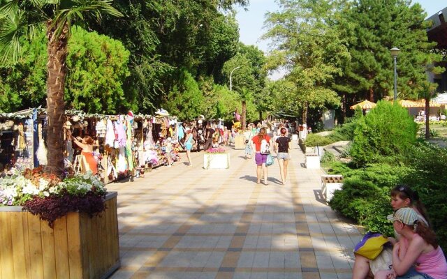 Kvartira na tihoj allee vozle pljazha — фото