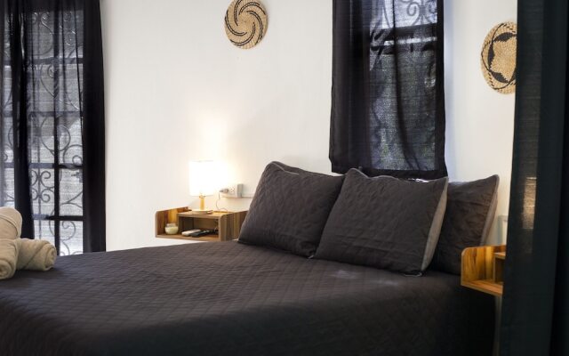 Sonido Del Mar Hotel and Yoga Loft