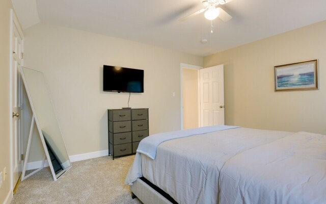 Lakefront Raleigh Retreat ~ 7 Mi to Downtown!