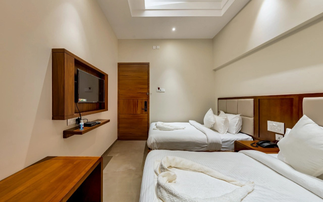 Grand Regal, Islampur