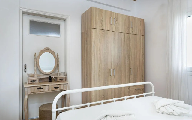 Breeze One Bedroom Apartment by BluPine