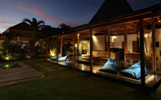 Villa Sebelah