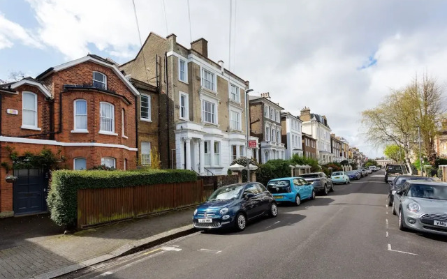 Perfect Pied-a-terre in Clapham by Underthedoormat