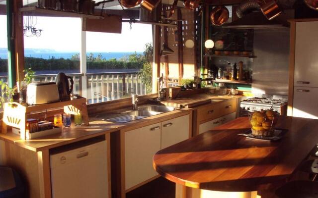 Bluff Hill Lighthouse B&B