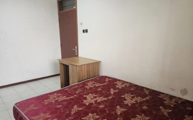 OYO Life 93979 Gubeng Homestay Syariah