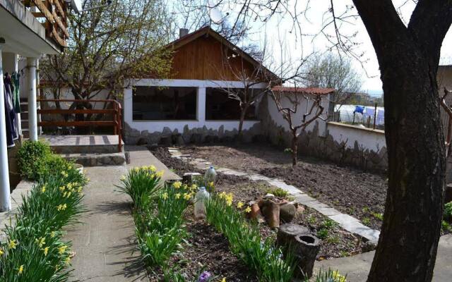 Chaika Guest House