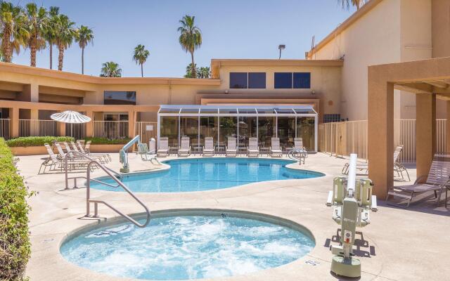 WorldMark Palm Springs - Plaza Resort and Spa