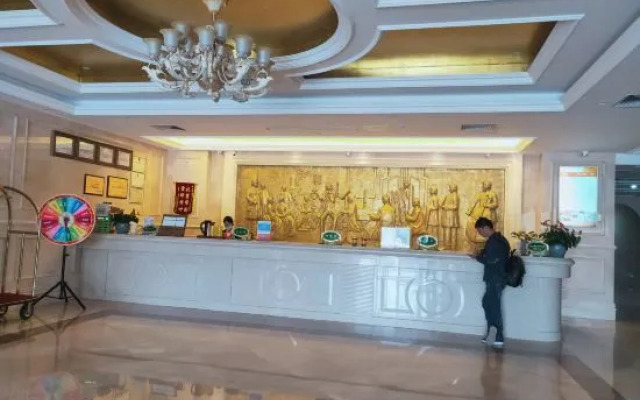 Vienna Hotel (Xinyi Jiaoyucheng River View)