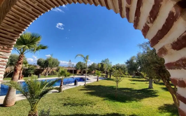 "villa With Heated Pool and Breakfast Included - by Feelluxuryholidays"