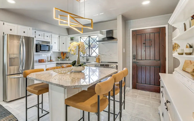 Half-mi to Scottsdale Stadium: Remodeled Home!
