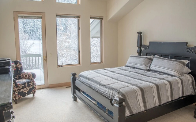 Pinnacle #8 - 3 Br Condo