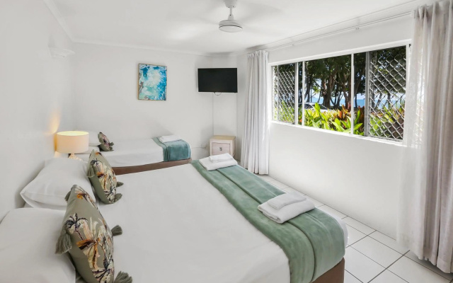 Agincourt Beachfront Apartments – Guest Rooms – Cairns