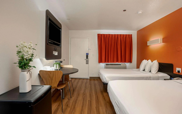 Motel 6 Temecula, CA - Historic Old Town