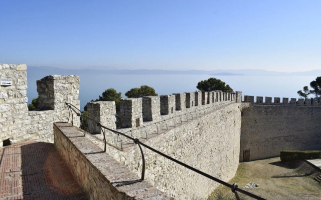 Mustard apt With Shared Pool