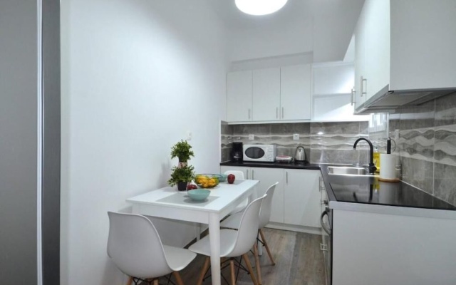 Spacious minimal apartment at Chalandri