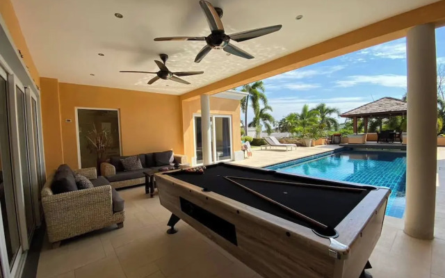Tropical Luxury 4BR Pool Villa w Game Area